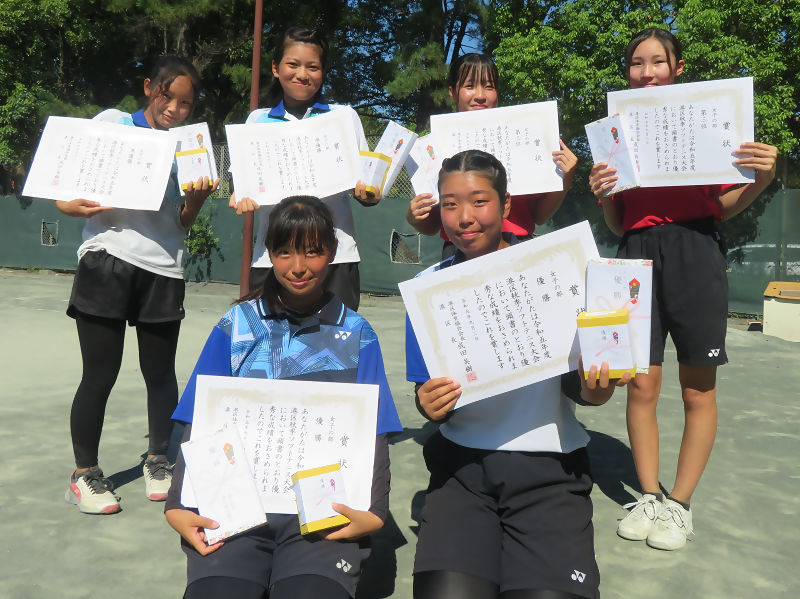 写真：女子の部、入賞者の皆さん