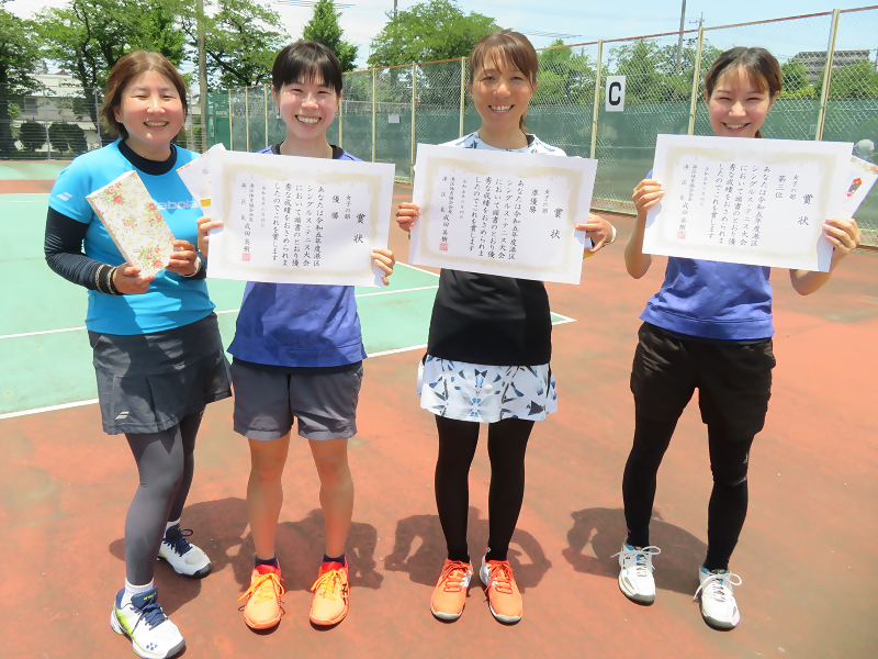 写真：女子の部の入賞者の皆さん