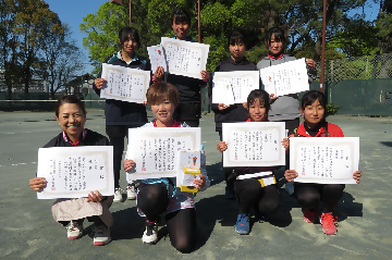 写真：女子の部、入賞者の皆さん