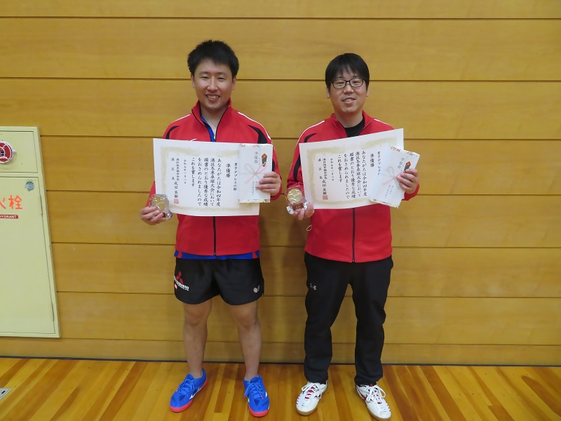 男子一般の部ダブルス、入賞者のみなさんの写真2