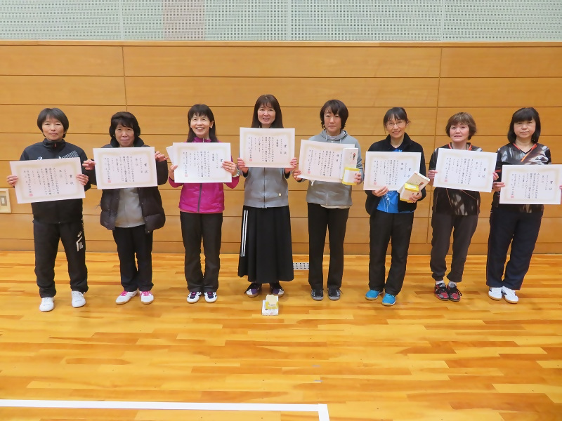 女子の部ダブルス、入賞者のみなさんの写真