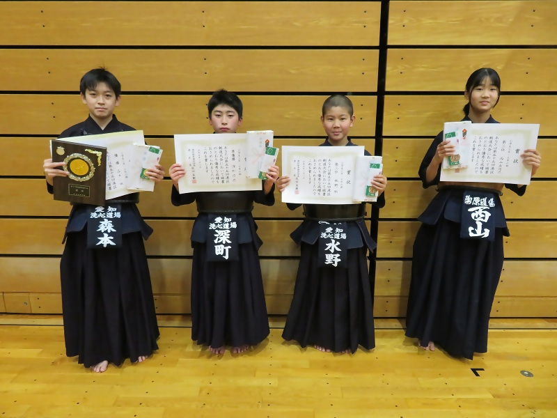 小学生5年・6年生の部の入賞者の皆さまの写真