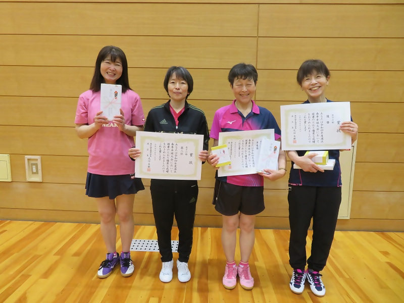 シングルス女子の部、入賞者の皆さんの写真