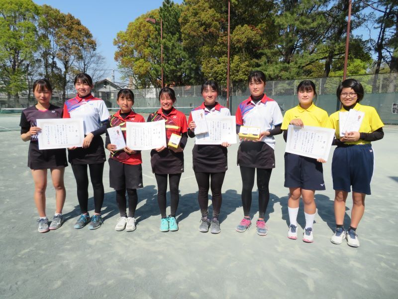 写真：女子の部、入賞者の皆さん