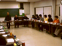 学区の皆さんが、育てる花の種類や量を決定している写真