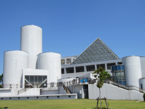 写真:現在の旧食糧庁サイロの姿