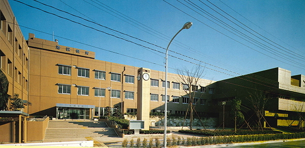 写真:港区役所の完成した当時の様子