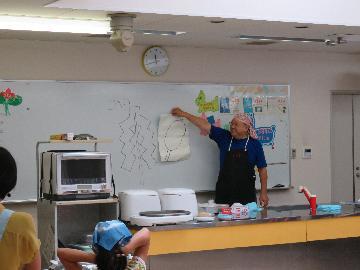 写真：五平餅の説明の様子