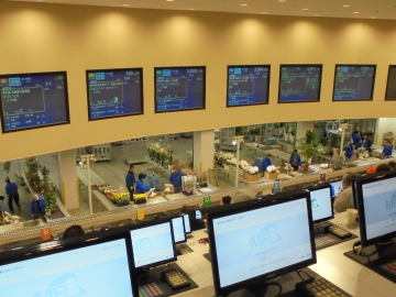 写真：コンピューター化されたセリ場