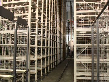 写真：6,400ケースを保管できる自動倉庫