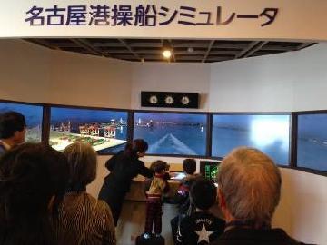 写真：シュミレータの様子