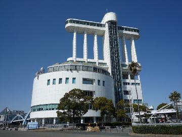 写真：ポートビルの外観（名古屋海洋博物館）
