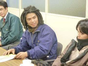 写真:インタビューの様子