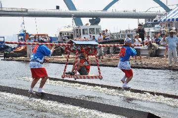 写真:駕籠(かご)乗り