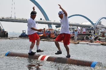 写真:ロッグローリング