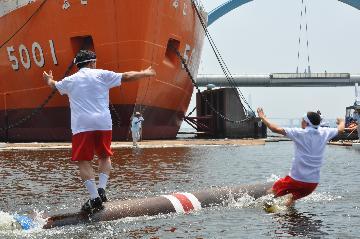 写真:ロッグローリング