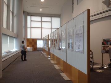 写真:名古屋都市センター(金山)での企画展の様子