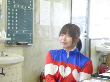 写真:インタビュー中の木之前葵騎手