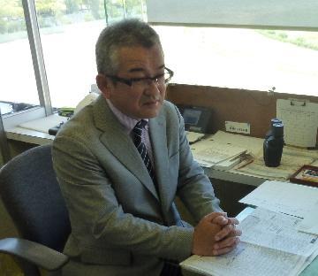 写真:インタビューに答える畑野さん