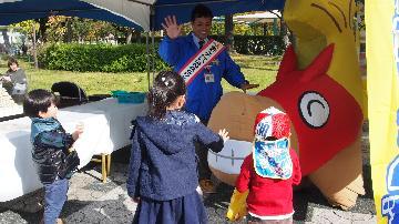 シャチうまくんが港区区民まつりに来た時の写真