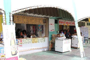 競馬場内の売店の写真