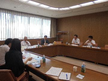 写真:インタビュー全体の様子