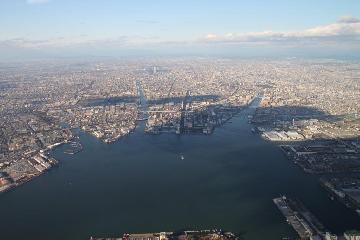 写真:名古屋港を空から見た様子