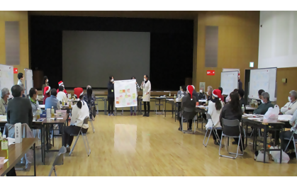 写真：各グループ「10年後こんな地域になったらいいな」を発表しました。