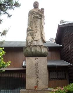 伊勢湾台風殉難者慰霊像の写真