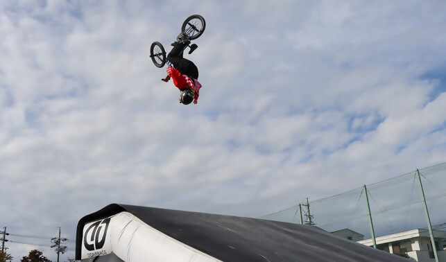 写真:南区民まつり2024のBMXショーの様子