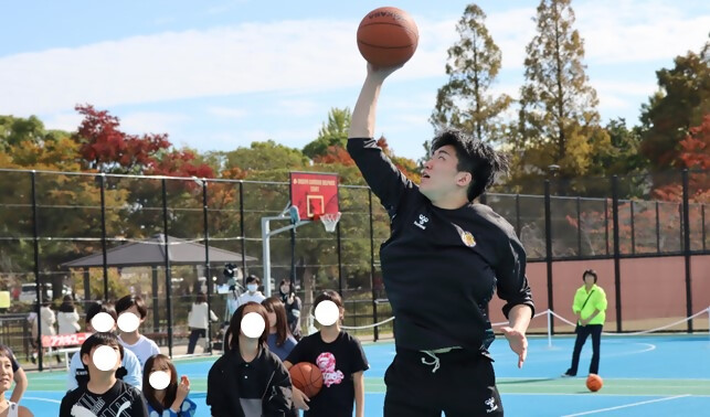 写真:南区民まつり2024の名古屋ダイヤモンドドルフィンズ特別講座の様子