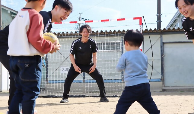 写真:南区民まつり2024のハンドボールミニゲームの様子