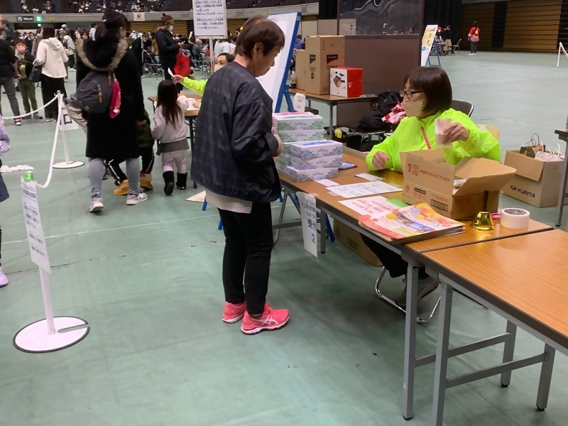 写真:くじ引き抽選会の様子