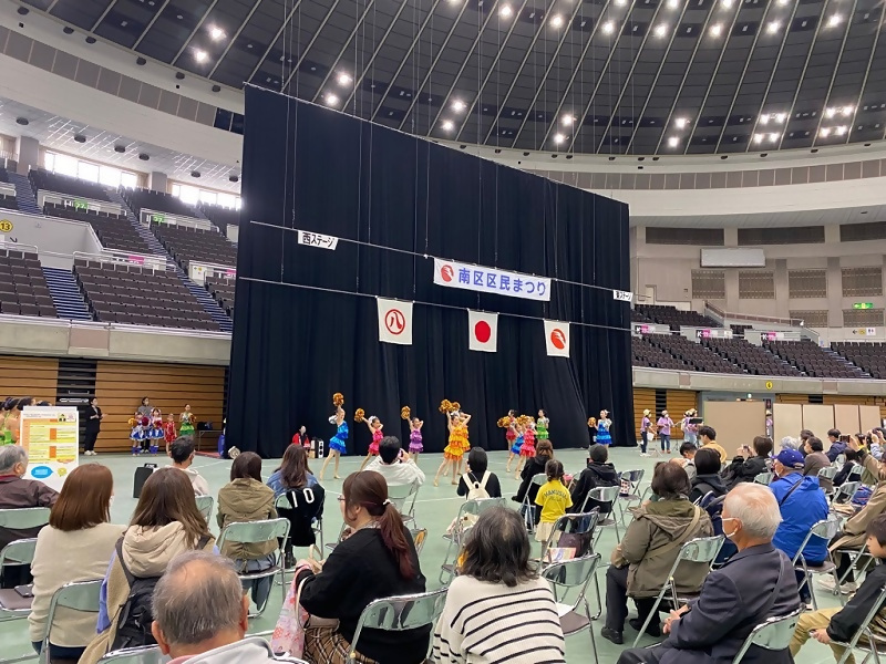 写真:パフォーマンスの様子(starcheerのステージ)