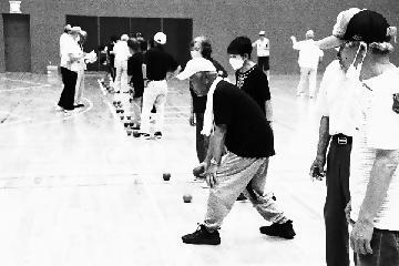 写真:ボッチャを楽しもう2