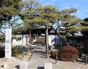 写真:石山寺の門