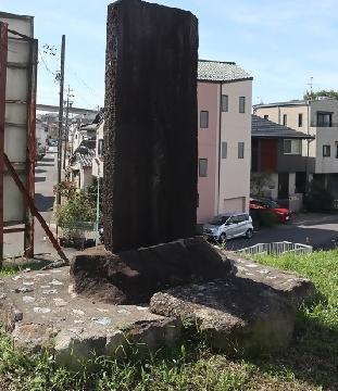 写真：八ヶ村用水取入口・碑