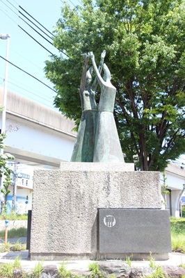 ブロンズ像「翔」の写真