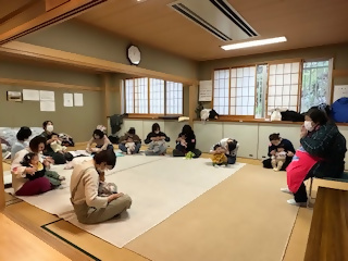 写真：子育てサロンの様子1