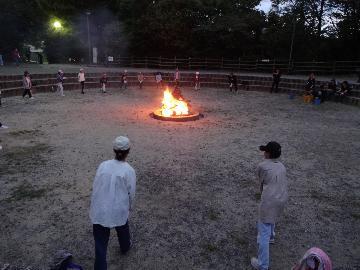 写真：キャンプファイヤー