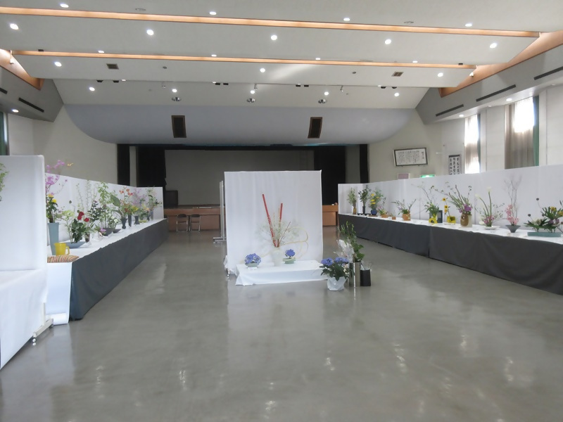 春のいけばな展の様子