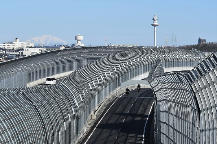 東丘歩道橋で撮影された写真