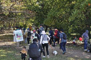 写真:ワンちゃんも参加