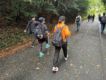 写真:楽しくお話して歩きましょう