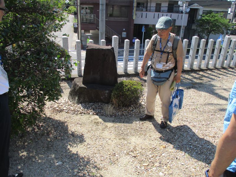 写真:天神社と句碑