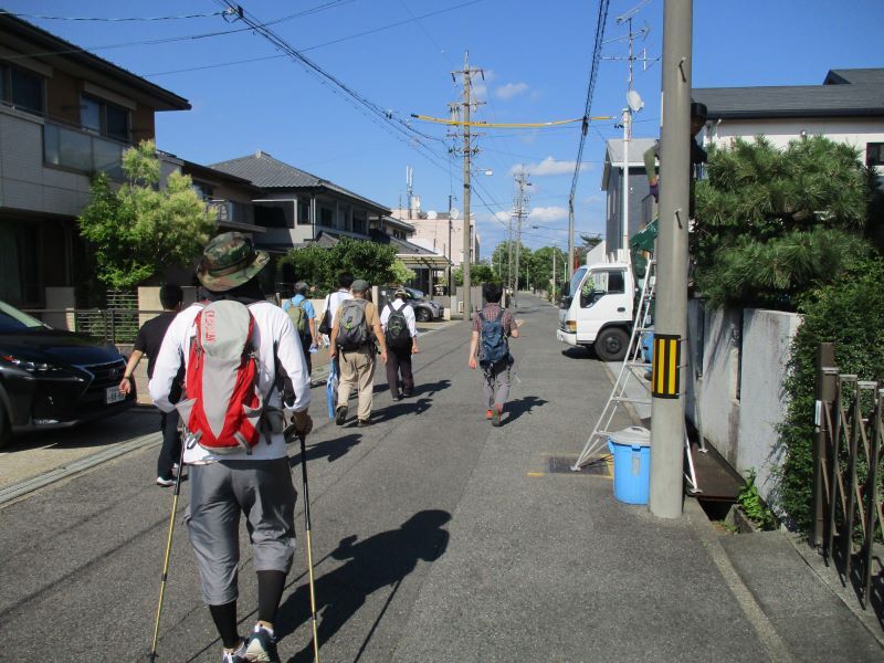 写真:鳴海城跡から善照寺砦へ尾根伝いに