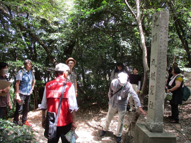 写真:丸根砦の国指定史跡の碑