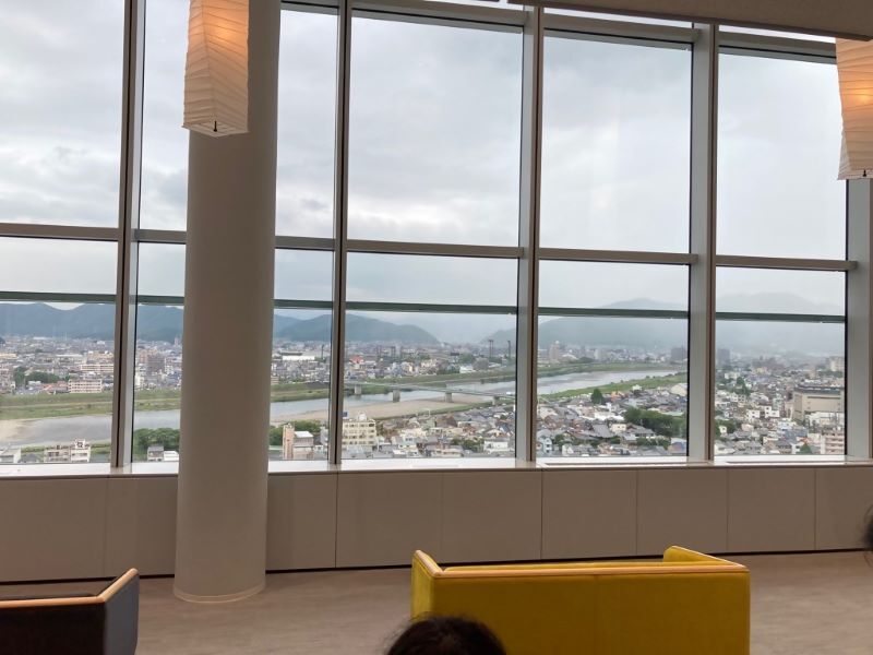 写真：打ち合わせ場所はつかさデッキ17階！