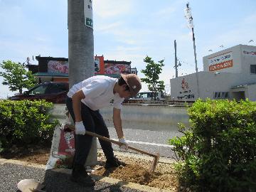 写真：花植え活動の様子2