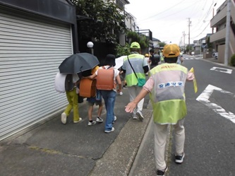 写真：見守り活動の様子